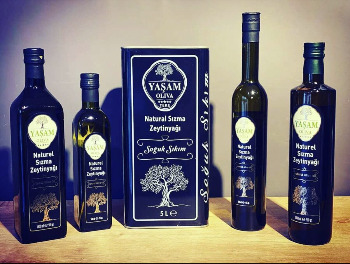 250 ml, 500 ml, 750 ml ve 1 litrelik koyu cam şişeler ile 5 litrelik teneke — Yaşam Oliva ürün ailesi